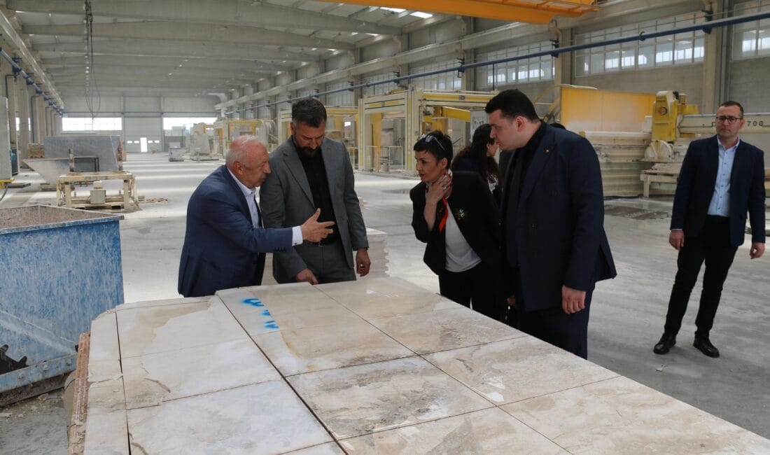 ESKİPAZAR SARI TRAVERTEN TAŞI İÇİN İSCEHİSAR’A İNCELEME GEZİSİ GERÇEKLEŞTİRİLDİ Coğrafi işaret tescilli Eskipazar Sarı Traverten Taşı’nın katma değerli ürünlere