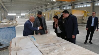 ESKİPAZAR SARI TRAVERTEN TAŞI İÇİN İSCEHİSAR’A İNCELEME GEZİSİ GERÇEKLEŞTİRİLDİ Coğrafi işaret tescilli Eskipazar Sarı Traverten Taşı’nın katma değerli ürünlere