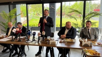 ÇETİNKAYA : “ DEVLET MALINA ZARAR VERENLERE TAHAMMÜL ETMEYECEĞİZ” Karabük Belediye Başkanı Özkan Çetinkaya, şehir genelinde parklara ve sosyal