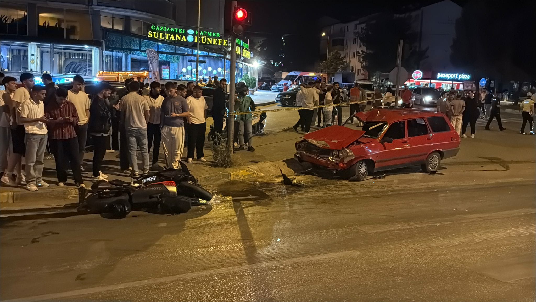 Karabük’te otomobil ile motosiklet çarpıştı. Kazada motosiklet sürücüsü ağır yaralandı.
