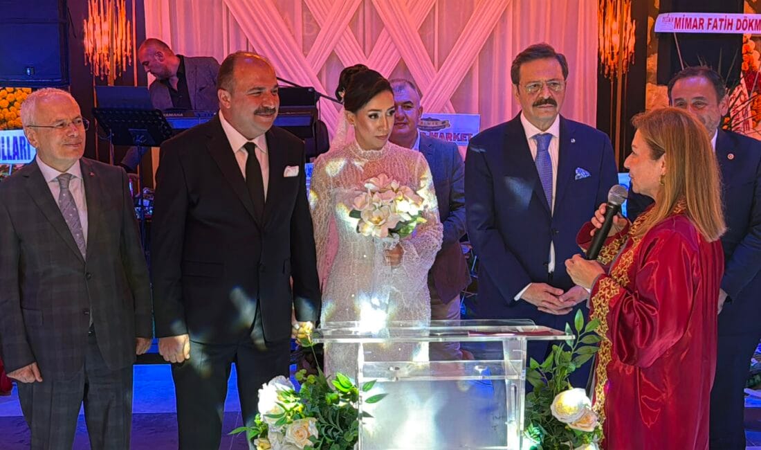 EROL İLE ESMA ALTUNTEPE ÇİFTİNİN GÖRKEMLİ DÜĞÜNÜ Safranbolu Ticaret ve Sanayi Odası Başkanı Erol Altuntepe ile İç