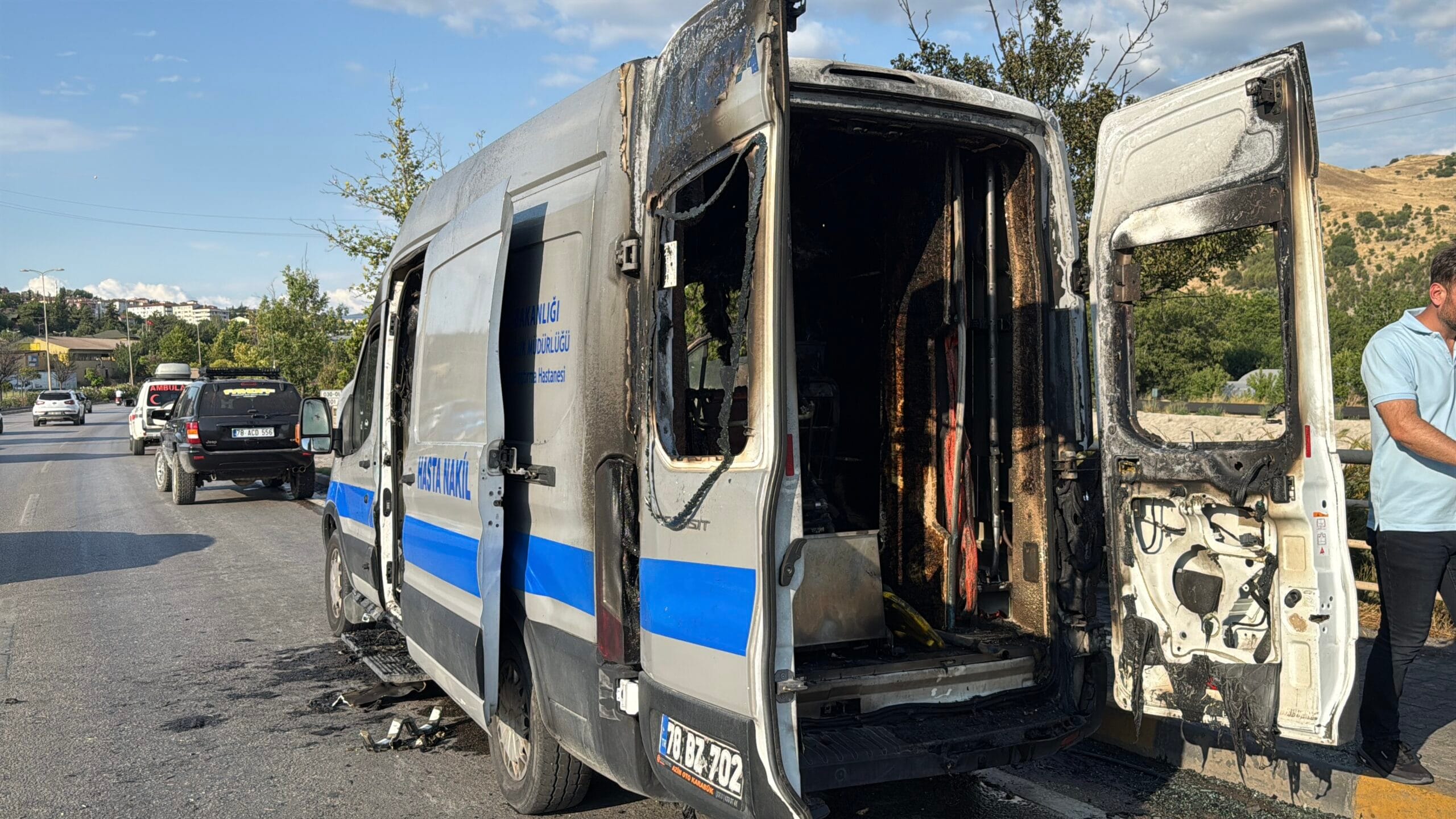 Karabük’te E.Ç. idaresindeki hasta nakil aracı alev aldı. Durumu fark