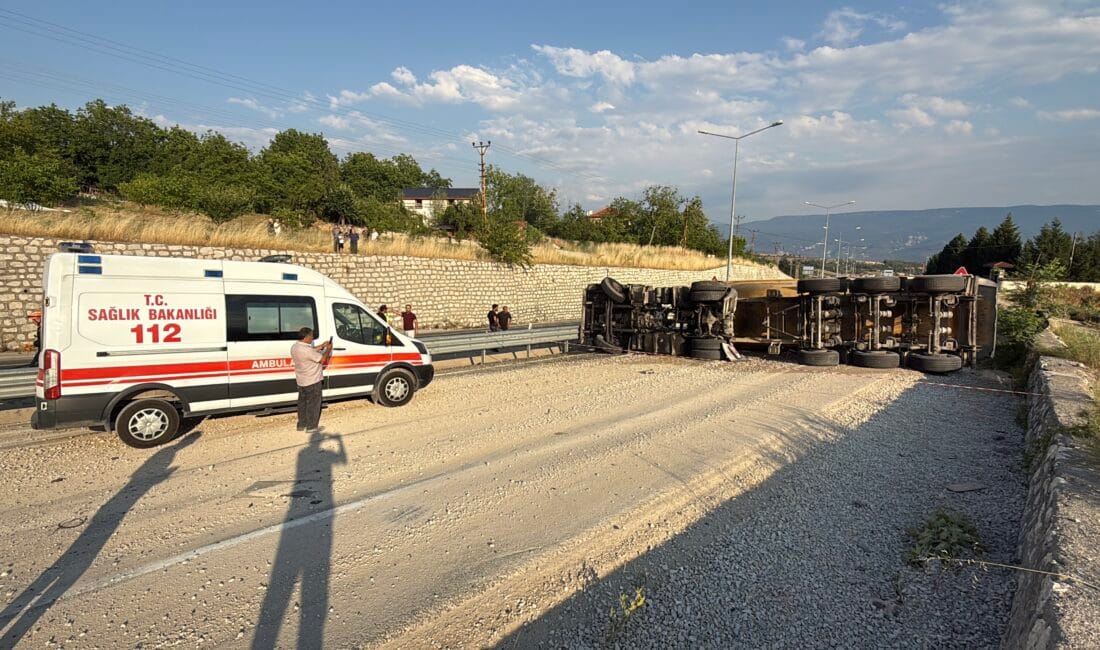 SAFRANBOLU’DA DEVRİLEN TIR ALEV ALDI, SÜRÜCÜ YARALANDI Safranbolu’da derilen tır alev aldı. Tır sürücüsü Y.K. yaralandı. Olay,