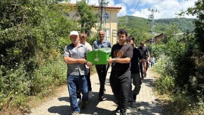 Merkeze bağlı Davutlar köyünde Ahmet Ç.’ye ait tek katlı evde
