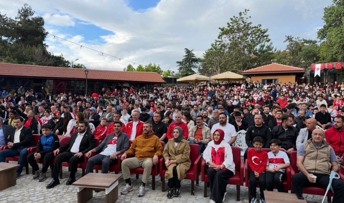 KARABÜK’TE DÜNYA KUPASI HEYECANI DEV EKRANDA YAŞANACAK Karabük Belediye Başkanı Özkan Çetinkaya, İspanya ile Arjantin arasındaki dev