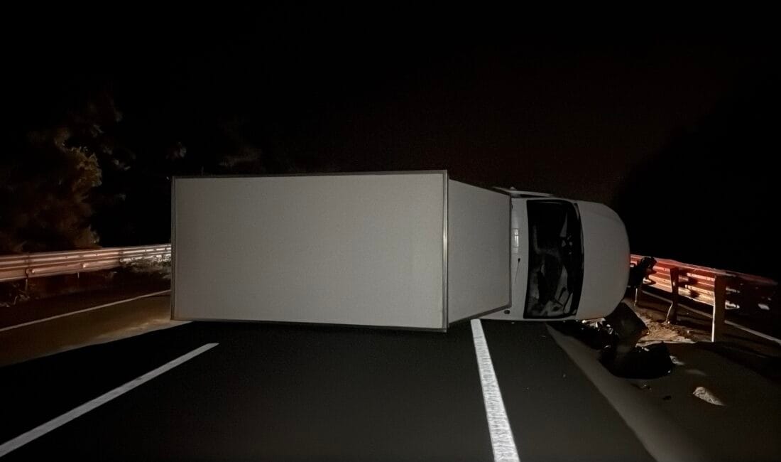 DEVRİLEN KAMYONETİN SÜRÜCÜSÜ YARALANDI Karabük’ün Safranbolu ilçesinde sürücü U.Ç.’nin kullandığı kamyonet sürücünün direksiyon hakimiyetini
