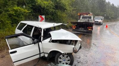 SAFRANBOLU’DA TIR İLE OTOMOBİL ÇARPIŞTI; 1 ÖLÜ, 2 YARALI Safranbolu’da tır ile otomobilin çarpıştığı kazada Şehri Karaca (75) hayatını