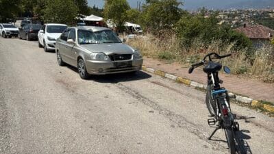 OTOMOBİL İLE ELEKTRİKLİ BİSİKLET ÇARPIŞTI; 1 AĞIR YARALI Karabük’ün Safranbolu ilçesinde otomobil ile çarpışan elektrikli bisikletin sürücüsü H.K.