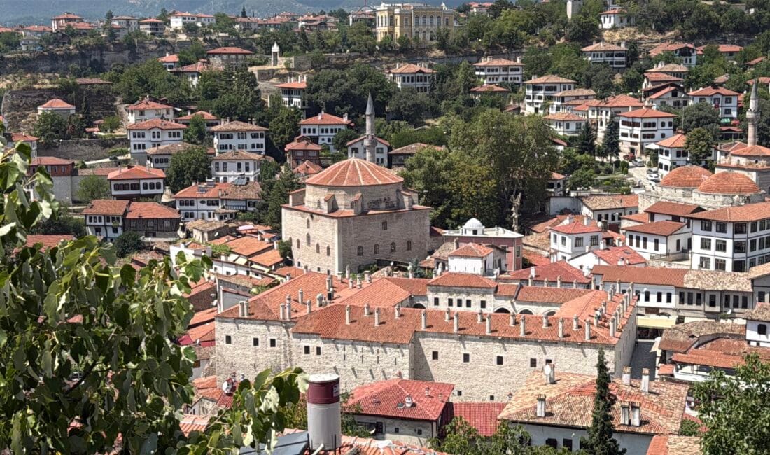 SAFRANBOLU’YU ZİYARET EDEN YABANCI TURİST SAYISINDA YILIN İLK ALTI AYINDA YÜZ 13’LÜK DÜŞÜŞ GERÇEKLEŞTİ UNESCO Dünya Miras Listesi’nde yer alan Karabük’ün tarihi Safranbolu ilçesini