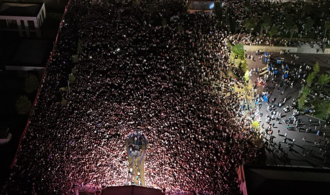 KARABÜK’TE 7.8 KARABÜKLÜLER GÜNÜ’ COŞKUSU: HAKAN PEKER VE SEFO KONSERLERİNE REKOR KATILIM Şehrin il plaka kodu 78’den esinlenilerek ilk kez 2025 yılında