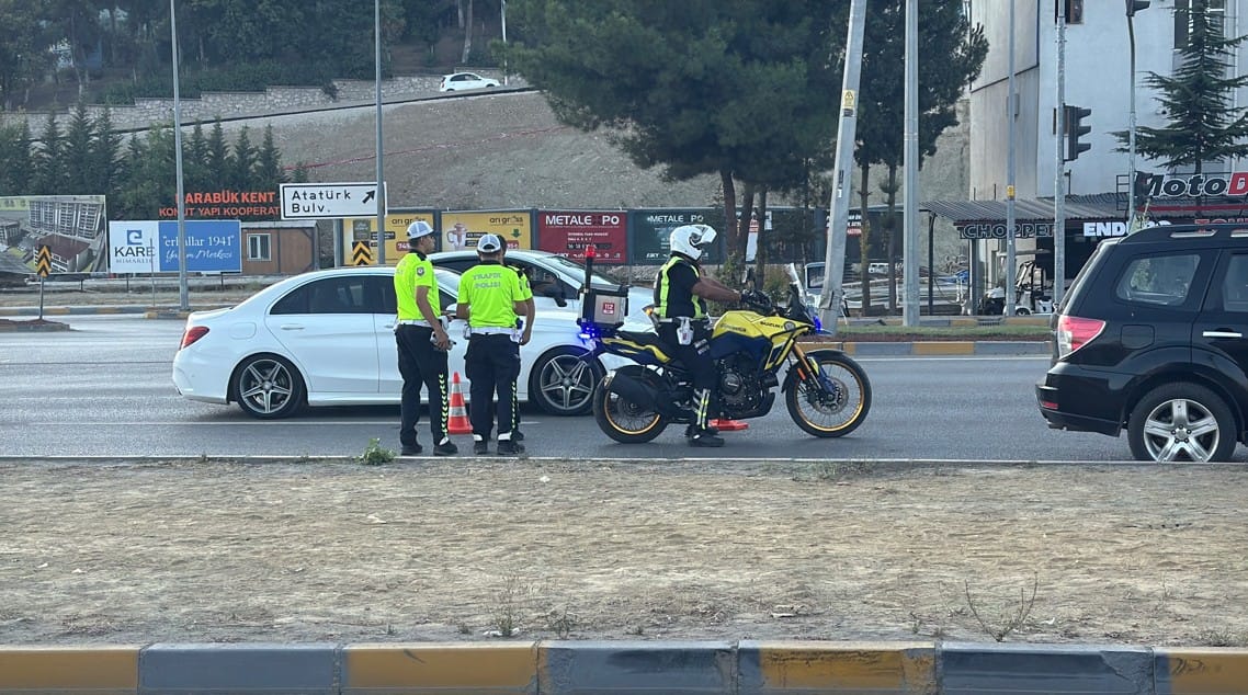 Karabük’te otomobilin çarptığı yaya M.K. ağır yaralandı. Kaza anı bir