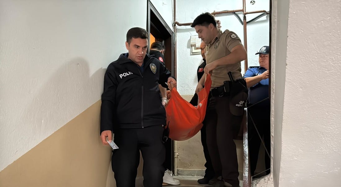 Karabük’te evde düştükten sonra mahsur kalan Z.S. (90) ekipler tarafından