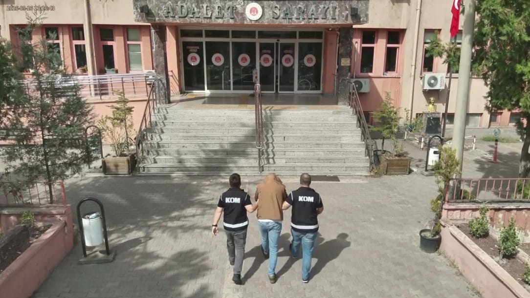 Polis ekipleri tarafından Karabük il merkezinde düzenlenen operasyonda sahte 11