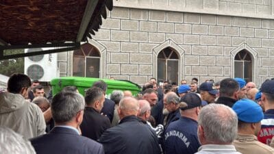 CANSU ÖĞRETMEN SON YOLCULUĞUNA UĞURLANDI BARTIN’ın Amasra ilçesinde otomobilin istinat duvarına çarpıp devrilmesi sonucu müzik
