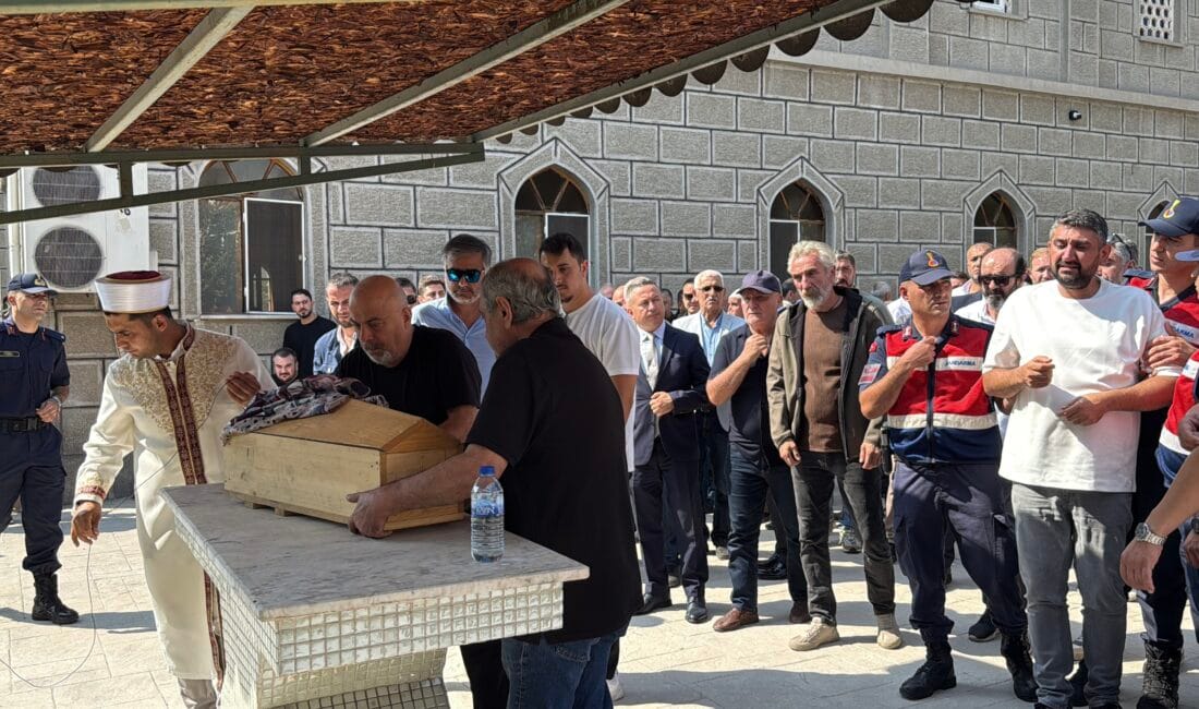 UMAY BEBEK, ANNESİ CANSU ÖĞRETMENİN YANINA DEFNEDİLDİ Bartın’ın Amasra ilçesinde otomobilin istinat duvarına çarpması sonucu meydana gelen