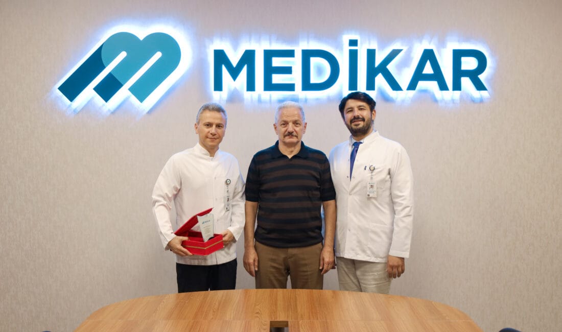 ÖZEL MEDİKAR HASTANESİ MÜDÜRÜ DR. MEHMET COŞKUN İÇİN TÖREN DÜZENLENDİ Özel Medikar Hastanesi’nde uzun süredir Mesul Müdürlük görevini özveri ve