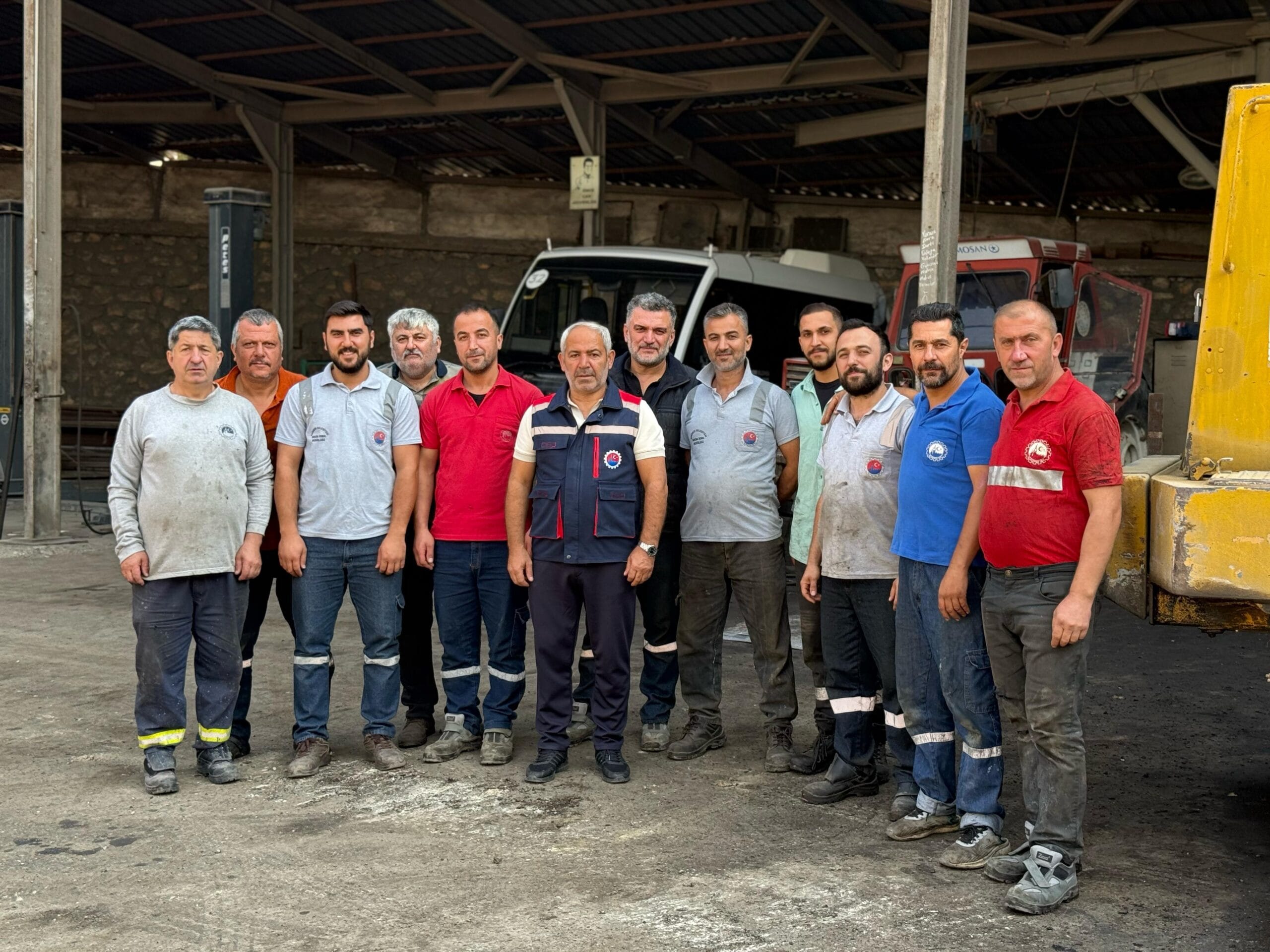 BAŞKAN ÇETİNKAYA “KARABÜK İÇİN KESİNTİSİZ HİZMET ÜRETİYORUZ” Karabük Belediyesi; marangozhaneden kaynak atölyesine, bakım-onarımdan boyahaneye kadar tüm birimleriyle