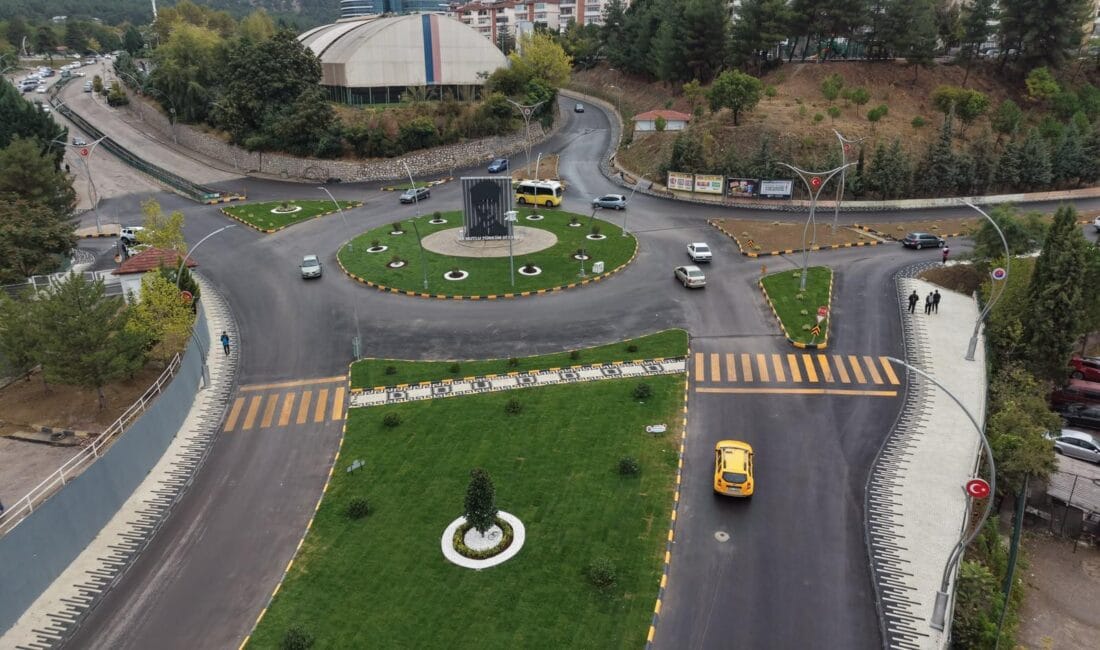 ŞİRİNEVLER’DE YEŞİL DÖNÜŞÜM: ONUR KENT YAMAÇLARINDA ÇALIŞMALAR TAMAMLANDI Karabük Belediye Başkanı Özkan Çetinkaya’nın göreve gelmesinin ardından kent genelinde