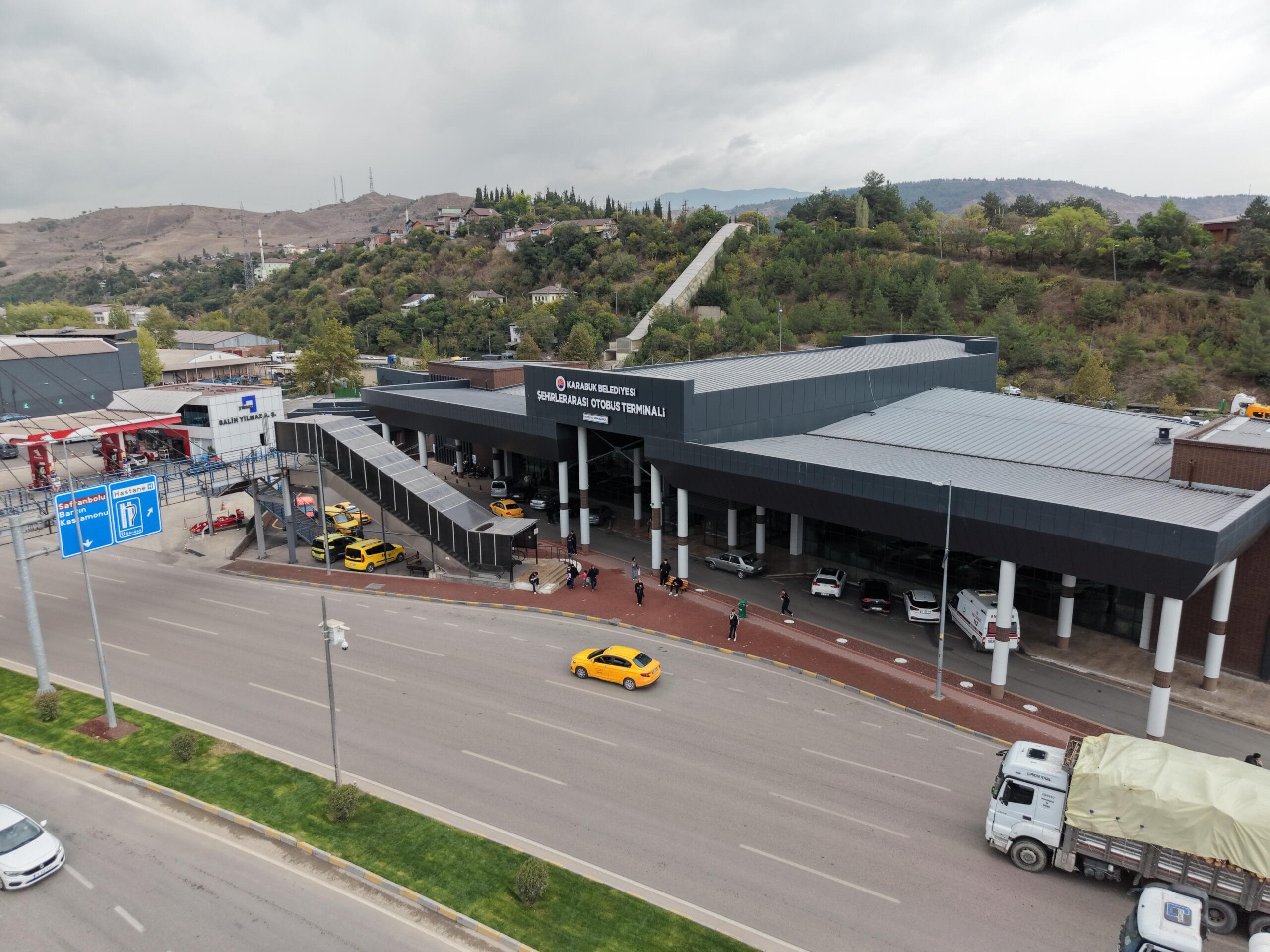 TERMİNAL LOKANTASI MİSAFİRLERİNİ AĞIRLIYOR Karabük Şehirlerarası Otobüs Terminali’nin yenilenen modern