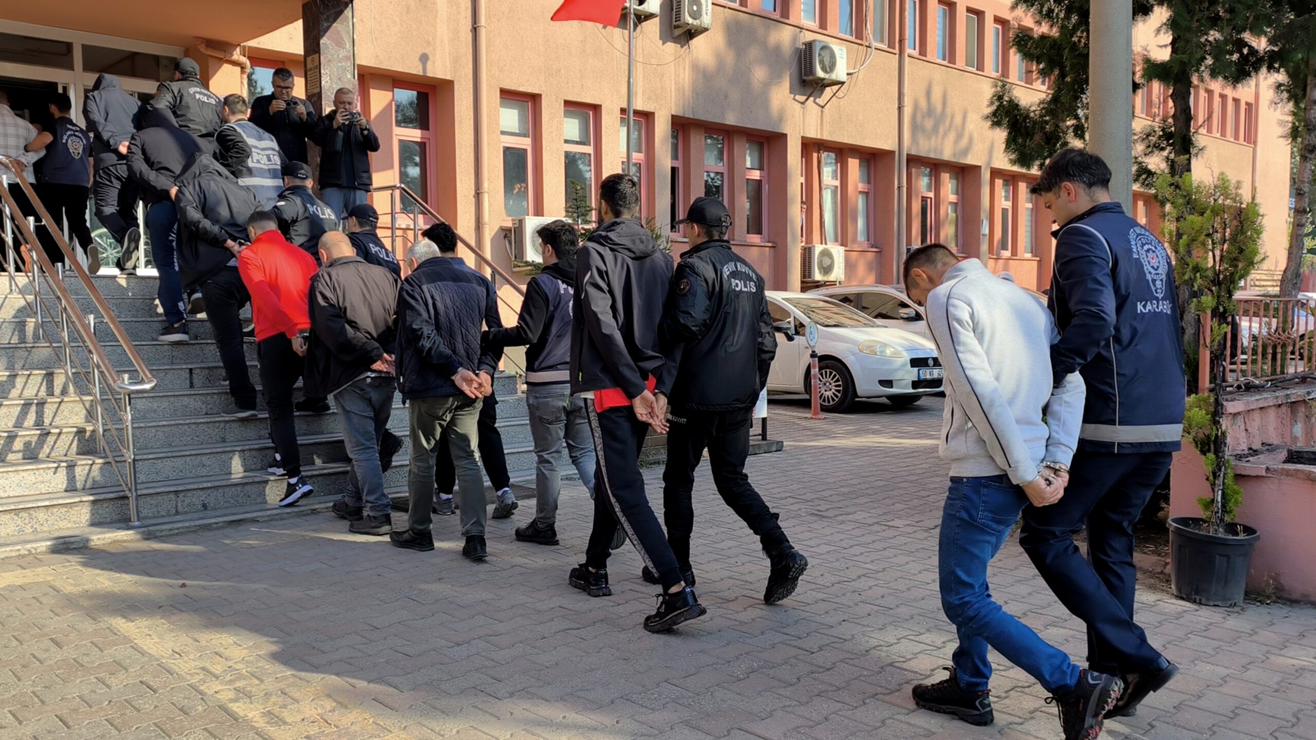 Karabük Cumhuriyet Başsavcılığı koordinesinde yürütülen siber suç soruşturması kapsamında, 15