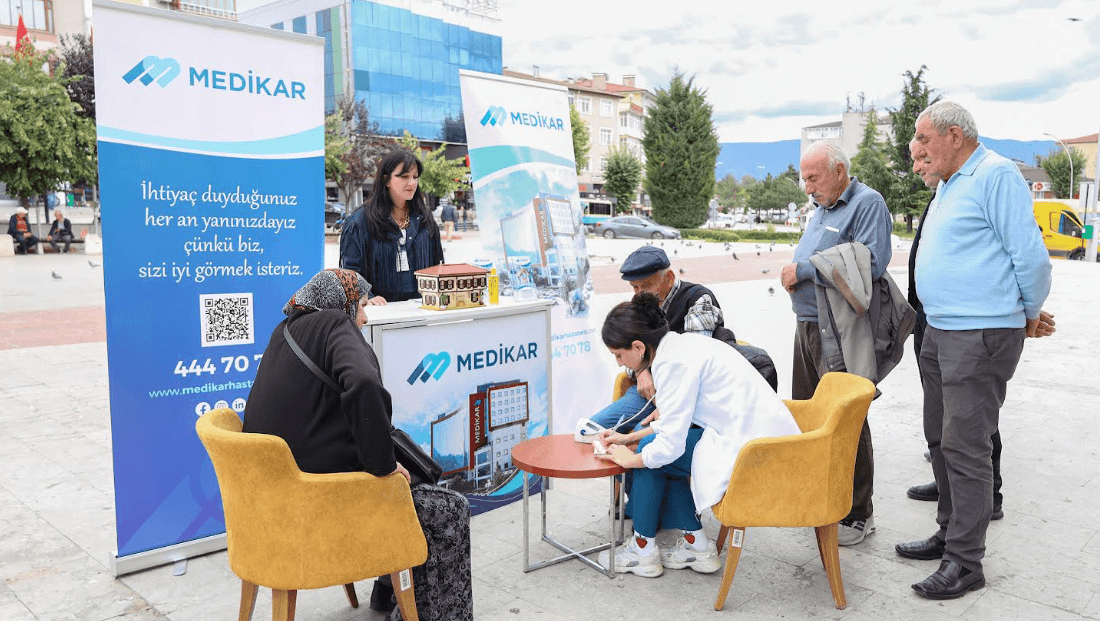 1 Ekim Dünya Yaşlılar Günü kapsamında, Özel Medikar Hastanesi tarafından